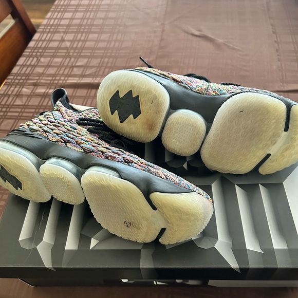 REDUCED PRICE!  Lebron XV Men’s Sneakers - Picture 4 of 4